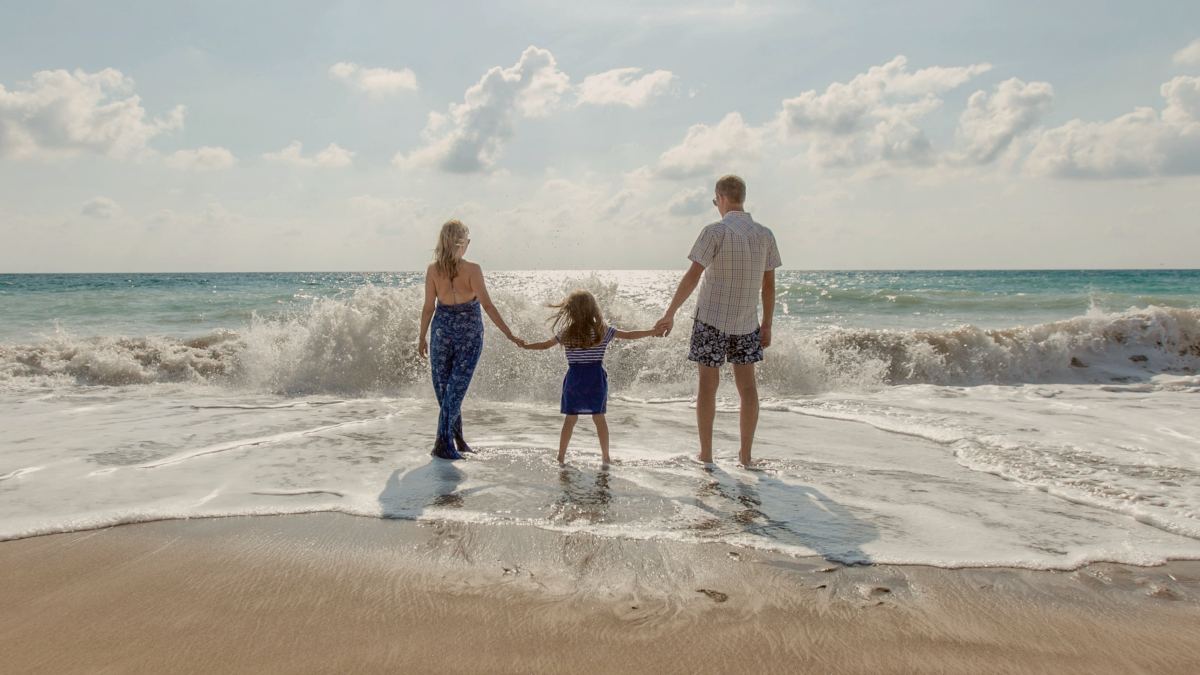 
a-child-and-her-poly-parents
