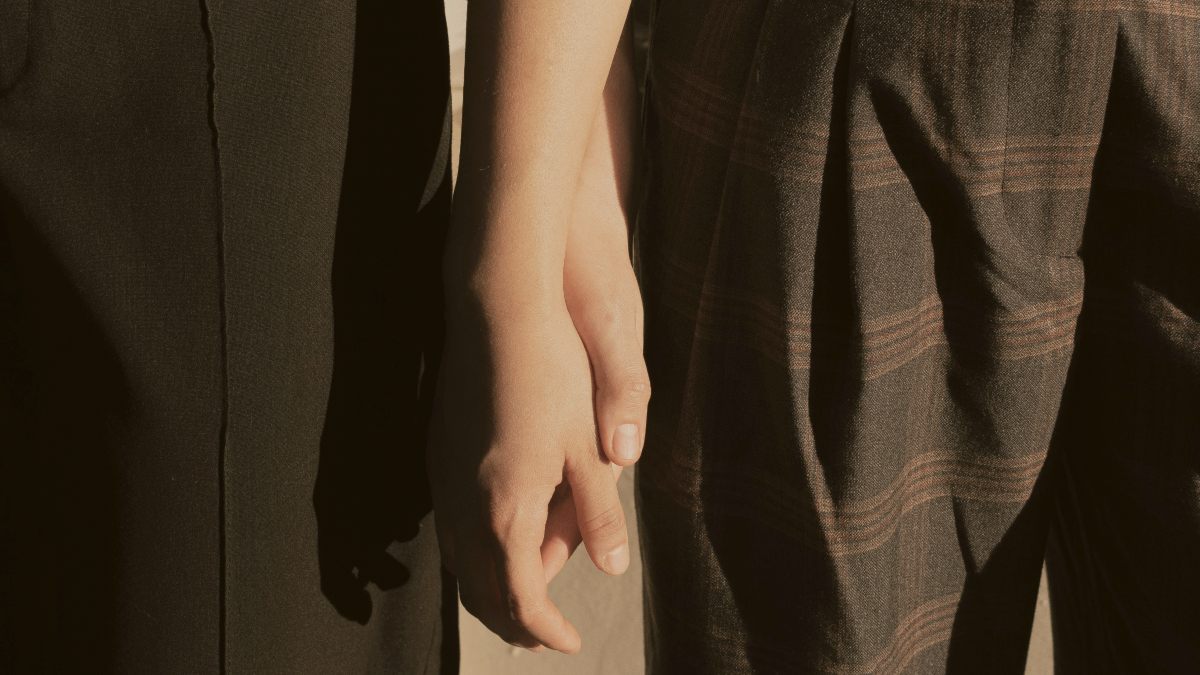 2 Clues That You're 'Under-Functioning' In Love