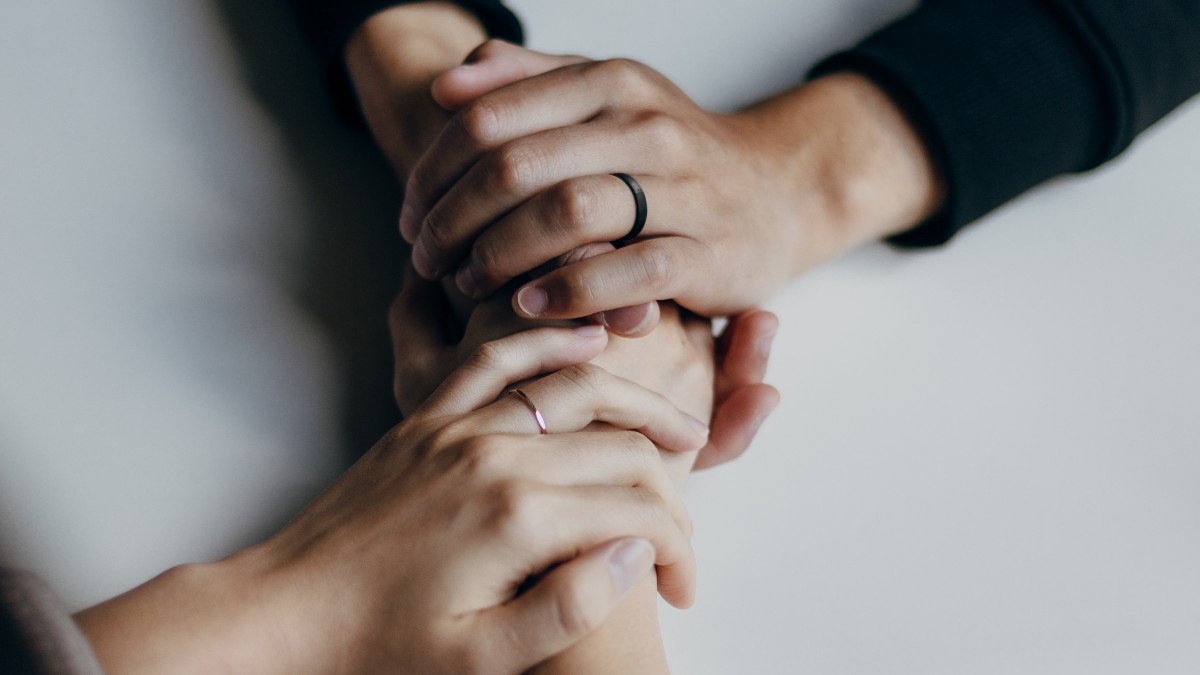 
2 Factors to Consider When Calling Out A Friend's Toxic Relationship
