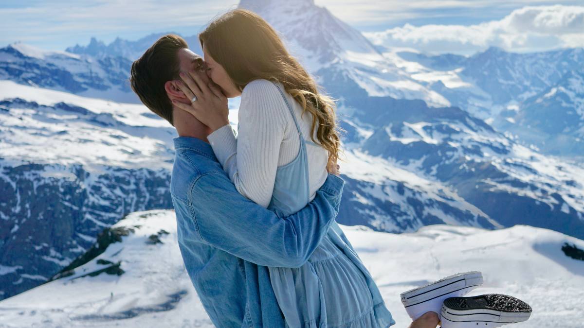 
Here's How To Find Love That Lasts Beyond 'Cuffing Season'
