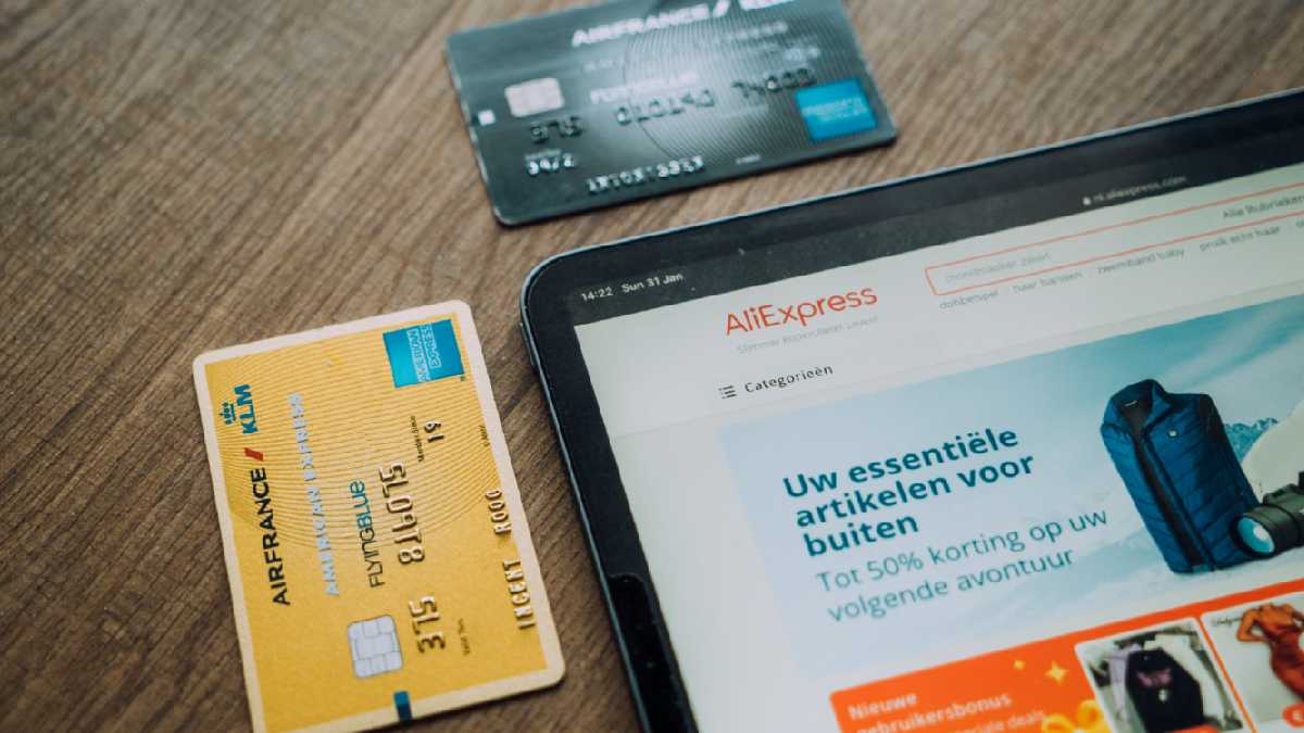 
A Therapist Offers 3 Tips To Overcome Shopping Addiction
