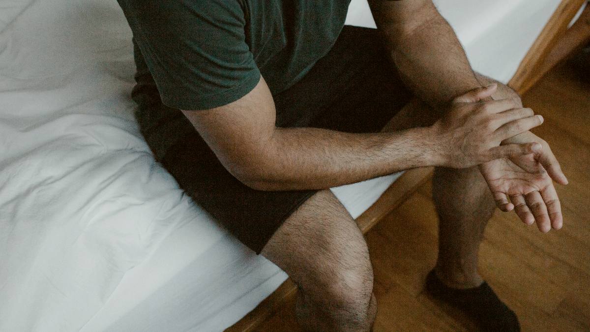 3 Signs A Narcissist Is Secretly Controlling You