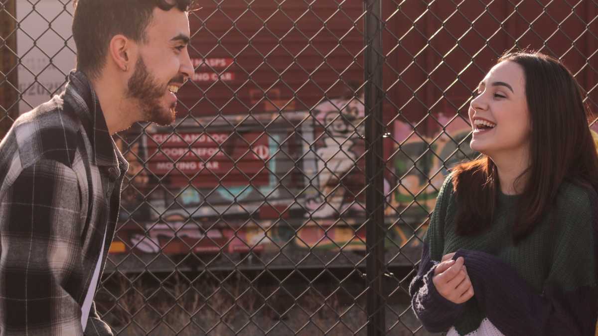 
A Therapist Teaches 2 Ways To Break Your Romantic Fawning Response
