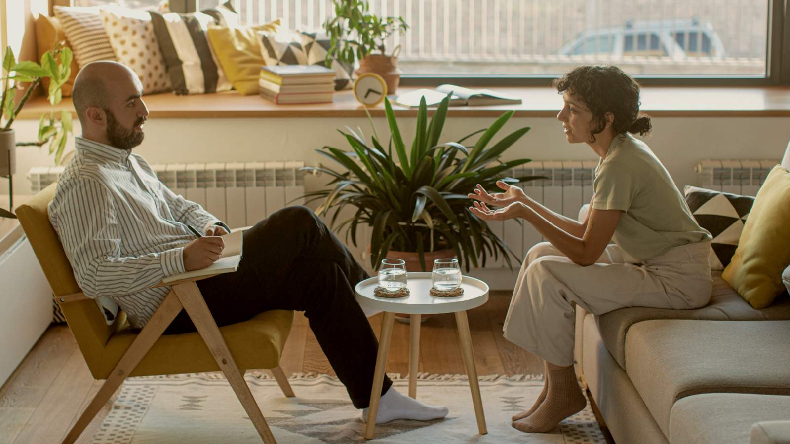
a man and a woman sitting on a couch talking by Hrant Khachatryan
