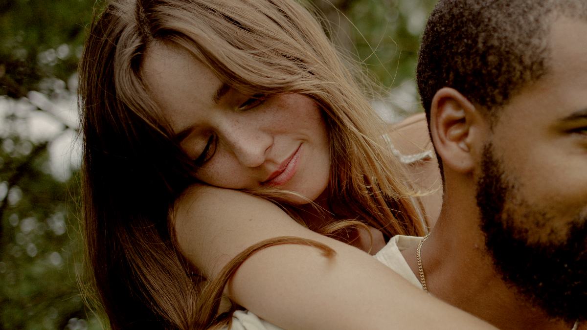 3 Green Flags That Mean You Can Finally Relax In Love