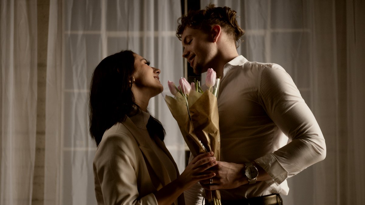 2 Signs Your Partner Sees Your Love As Transactional