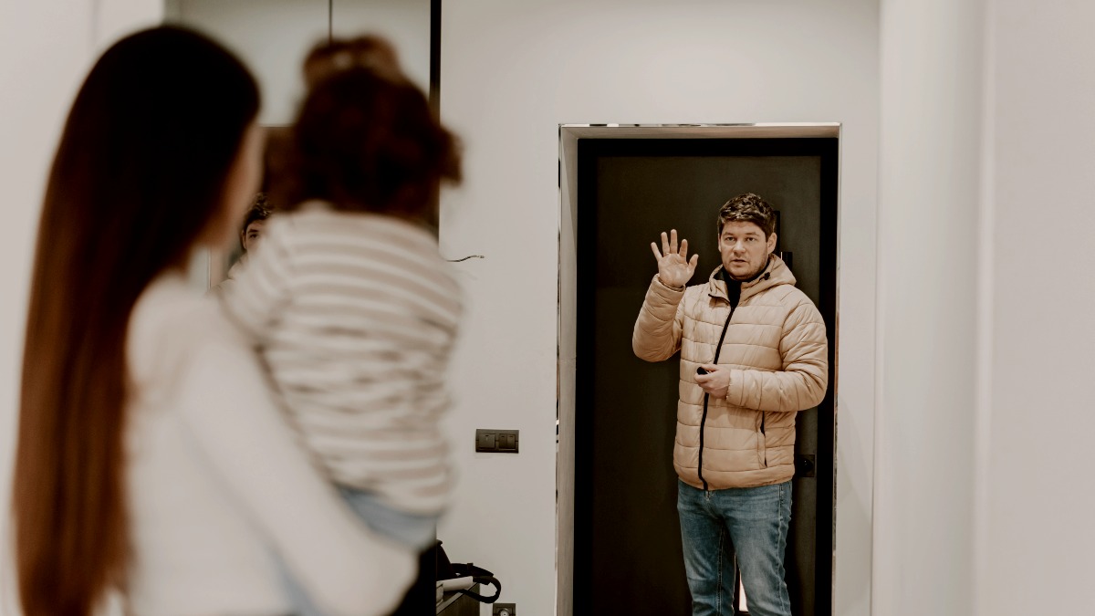 3 Steps To Create A Meaningful ‘Goodbye Ritual’ With Your Partner