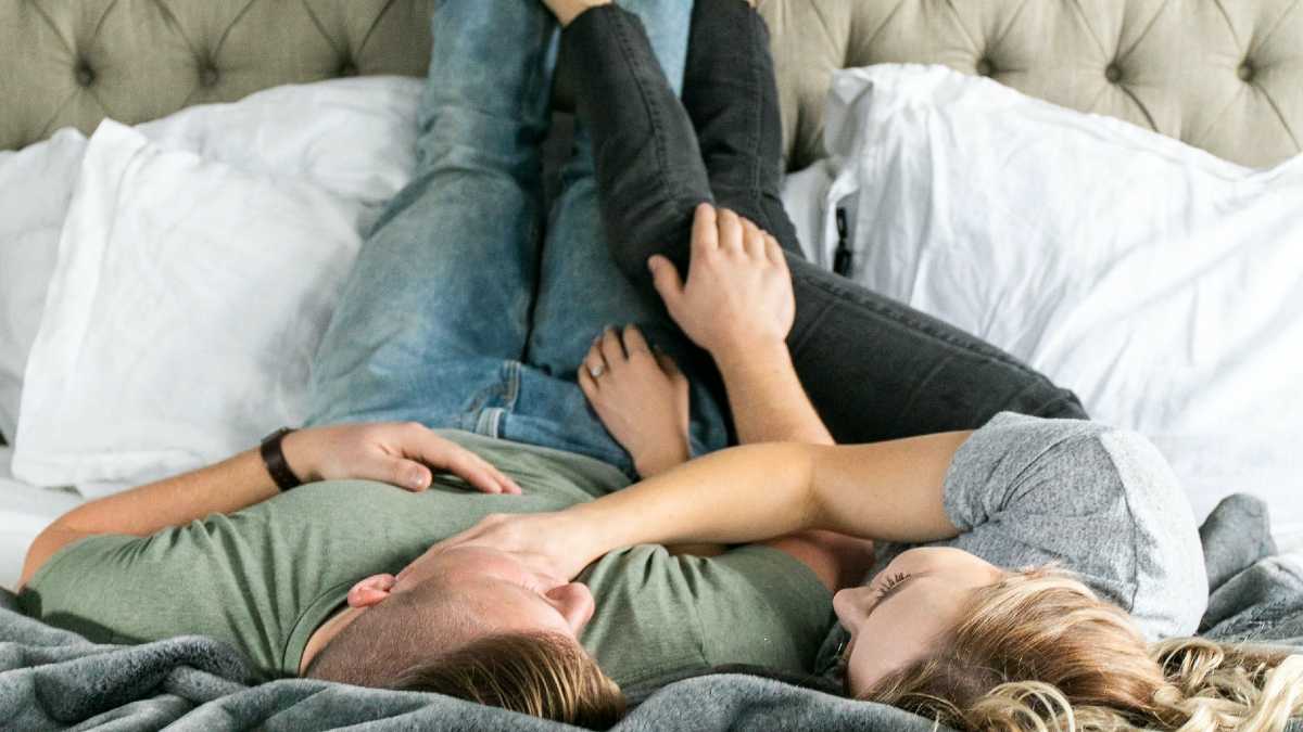 3 Tips To Keep Your Love Life In Balance, According To A Psychologist |  Therapytips.org