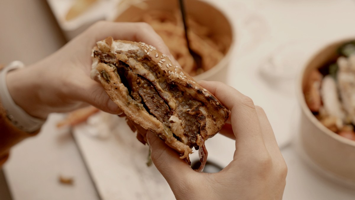 2 Reasons Stress Makes You Crave Comfort Food