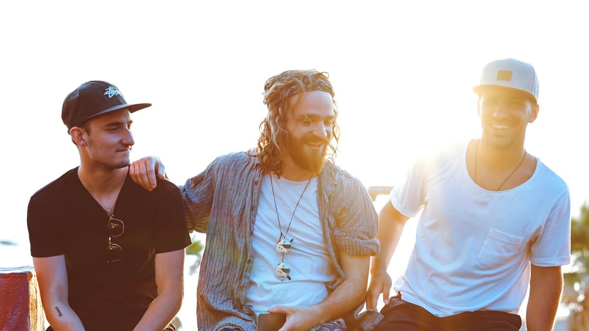 A Psychologist Explains How To Create More Meaningful Male Friendships