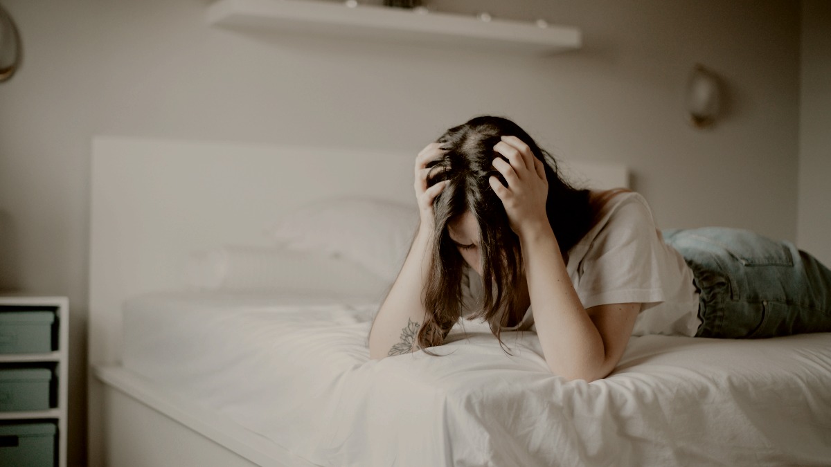 2 Ways Narcissists Fake Love To Keep You Hooked