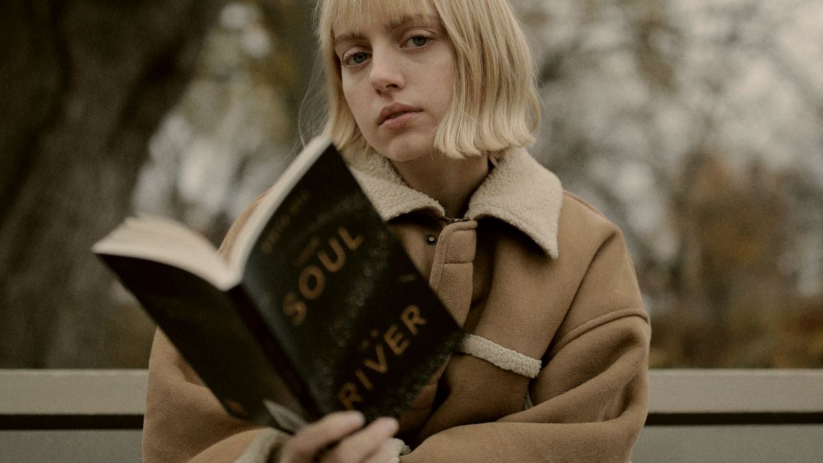 
a-woman-reading-on-a-bench
