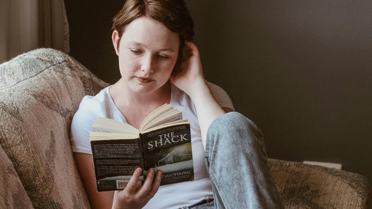 
a-woman-reading-on-the-couch
