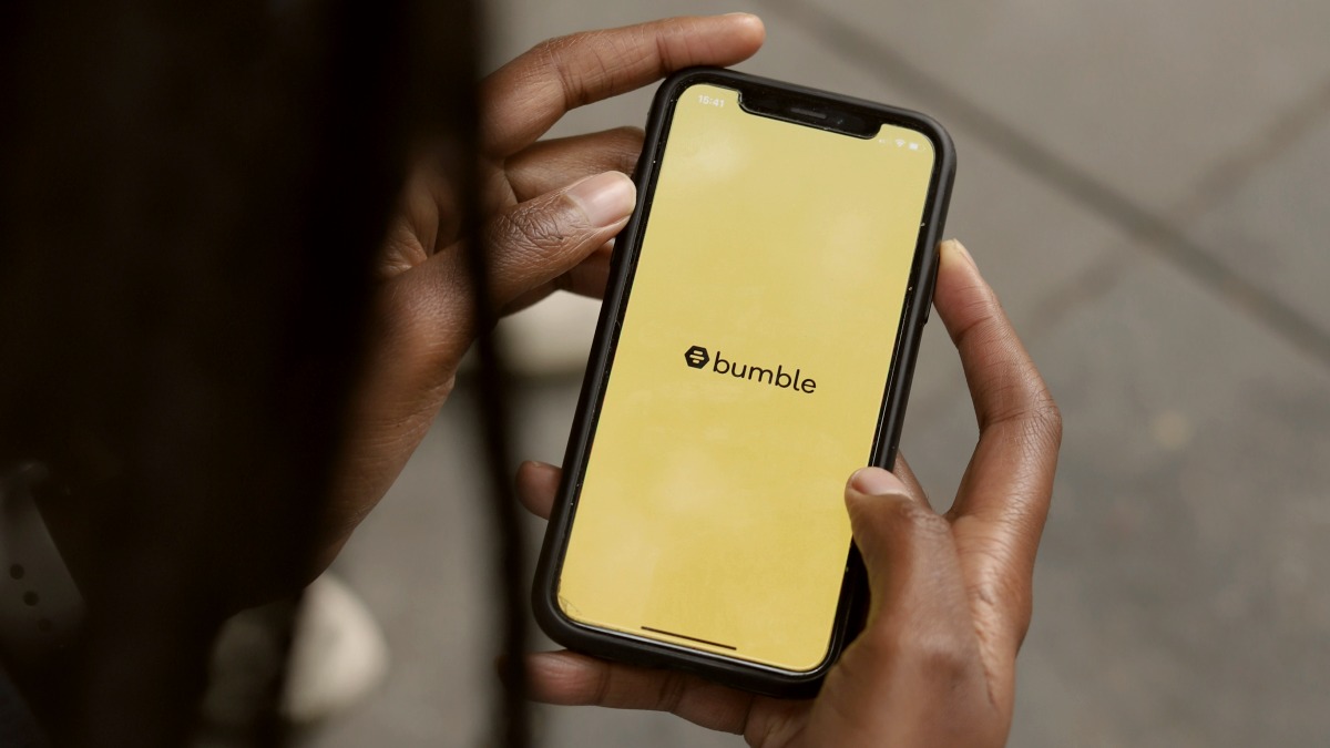 
a-woman-using-bumble
