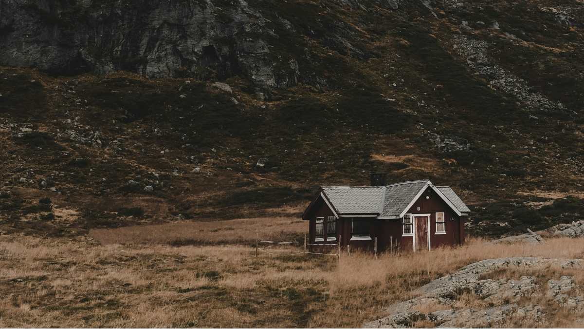 
an-eerie-deserted-cabin
