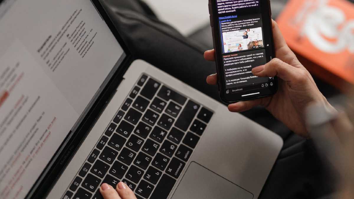 Psychologists Teach Us How To Separate The Digital You From The Real You