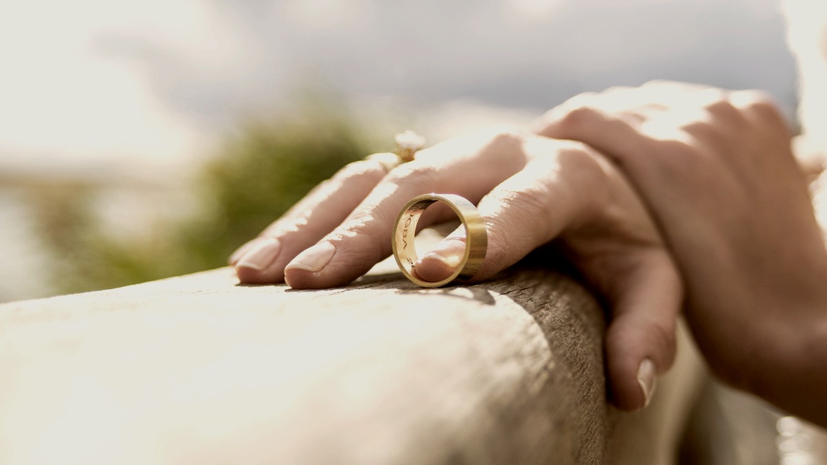 4 Subtle Signs That Divorce May Be Looming