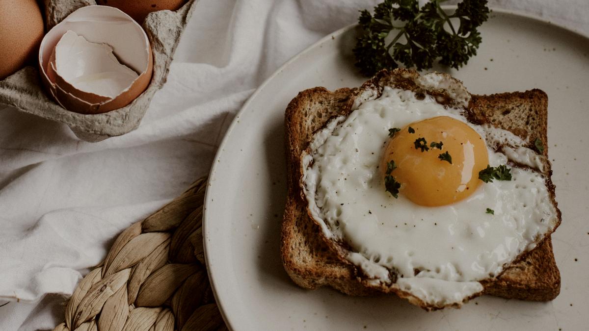 
eggs-on-toast-and-a-cup-of-coffee
