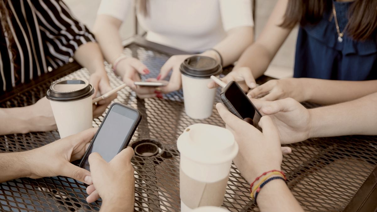 3 Unrealistic Ideas Social Media Glamorizes