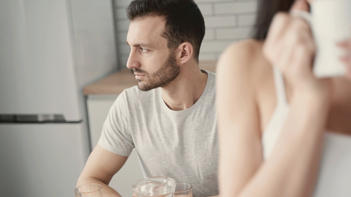 3 Red Flags Any Loving Partner Would Avoid