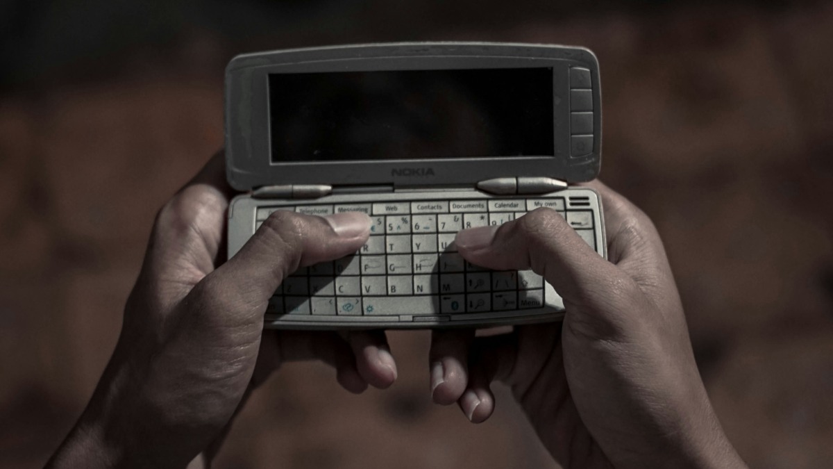 The Psychology Behind Our Obsession With Y2K Aesthetics