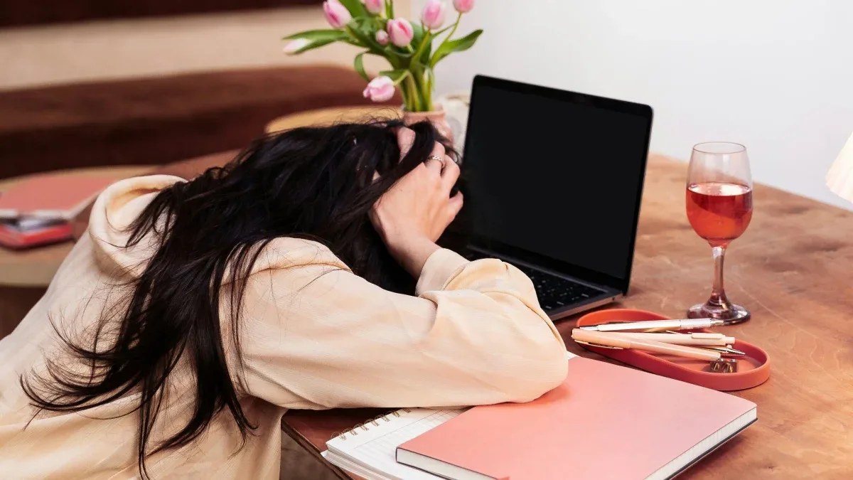 The Productivity Habit Secretly Draining Your Focus, According To A Psychologist